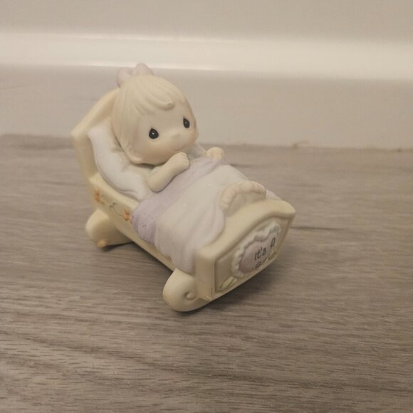 Precious Moments Figurine 2007 “It’s A Girl” #740016 - Picture 1 of 6